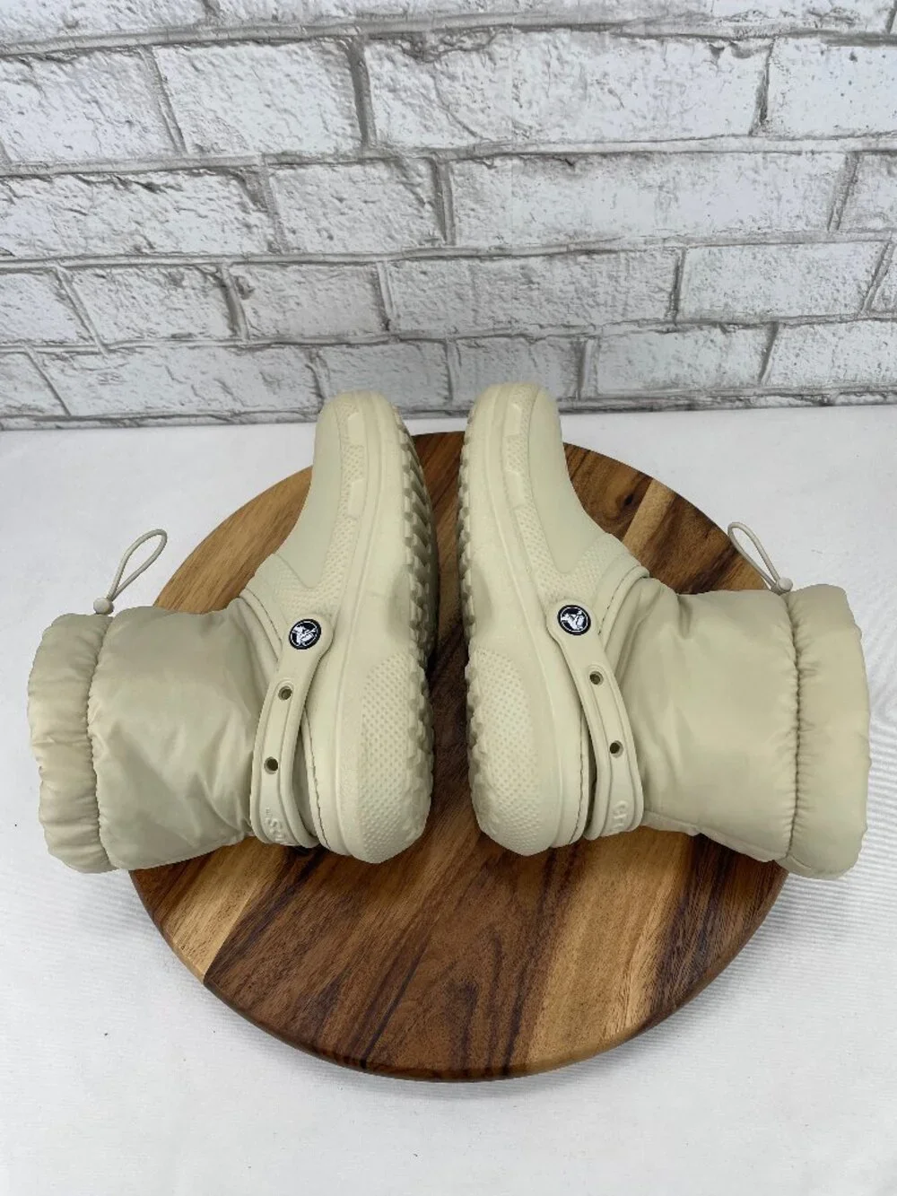 Crocs Classic Faux Fur Lined Neo Puff Womens 7 Cream Beige Boots 206630
